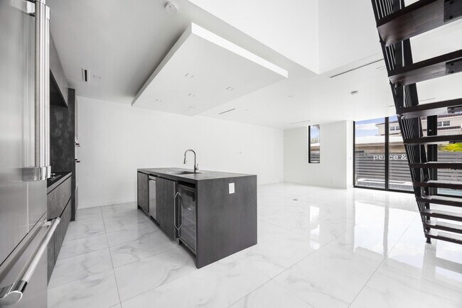 Photo - 2516 NE 21st St