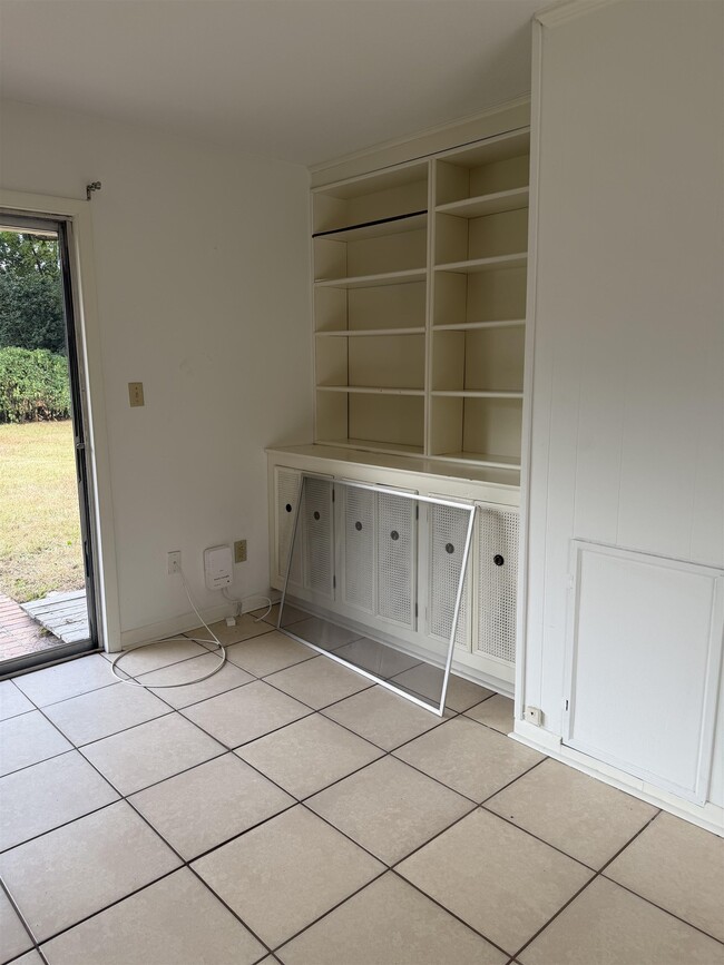 Photo - 1932 Shady Oaks Dr