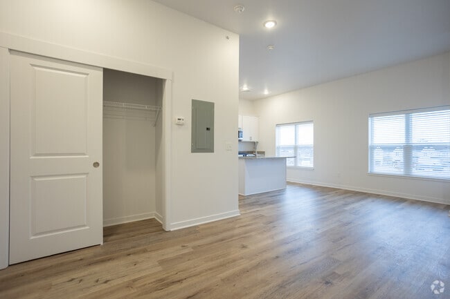 Studio, 1 BA - 504 SF