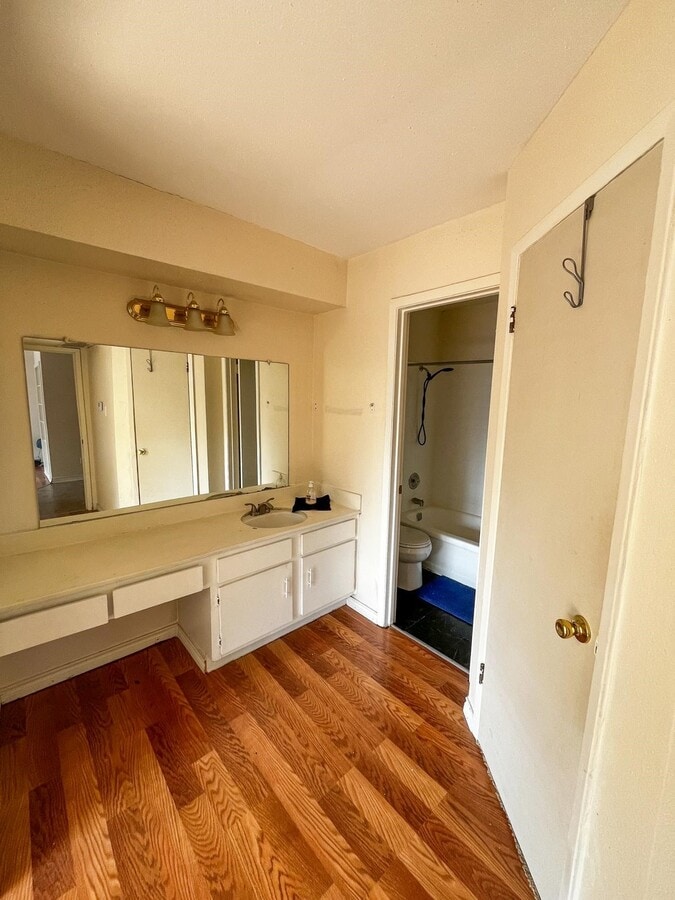 Photo - 5625 Antoine Dr Unit 408