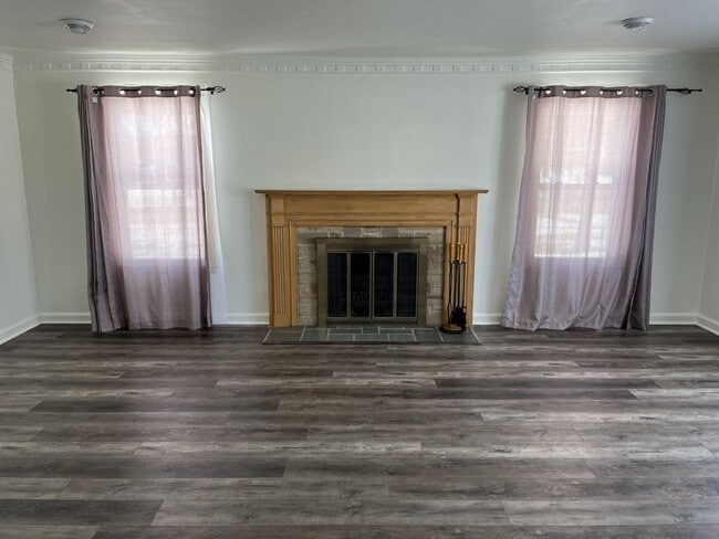 Photo - Single Family Home for Rent in Wauwatosa