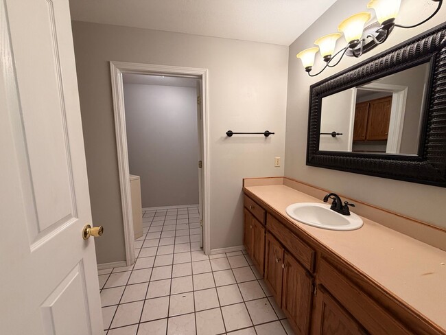 Photo - 301 W 16th Ct Unit Apt A