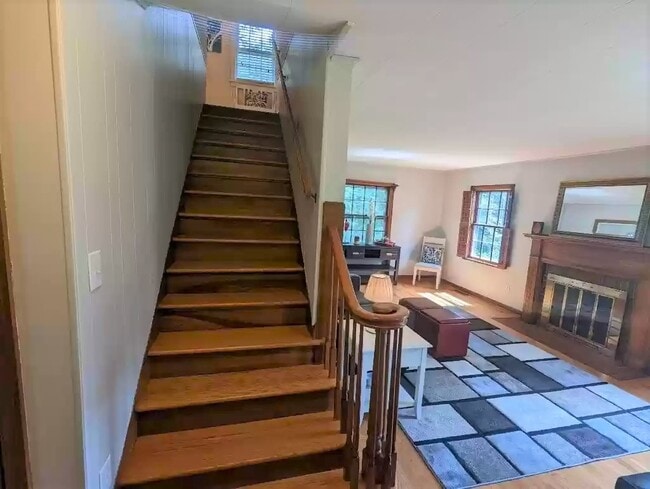 escaleras que conducen al segundo nivel - 1404 29th St