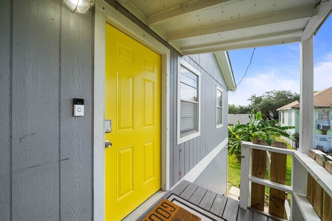 Building Photo - 3330 Avenue O 1/2 Unit B