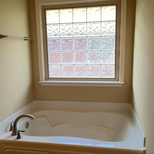 Photo - 108 Grantham Cir