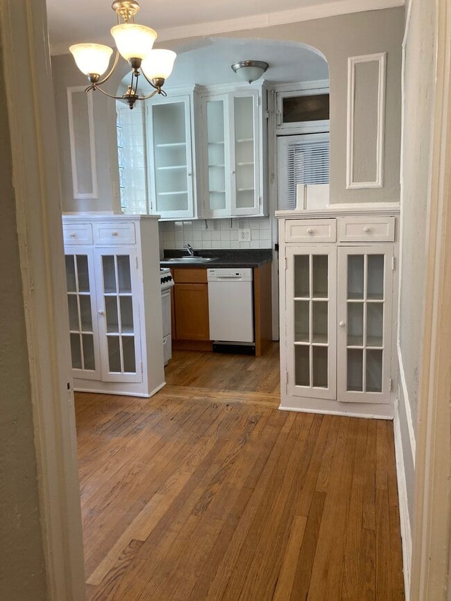 Photo - Ravenswood One Bedroom ~ Pets Welcome ~ Heat Included Unit 4879-3B