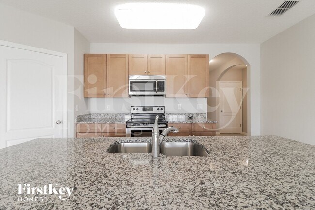 Photo - 325 Aberdeen Dr