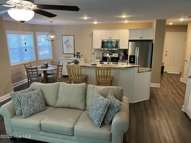 Building Photo - 3030 Marsh Winds Cir Unit 302 Rental
