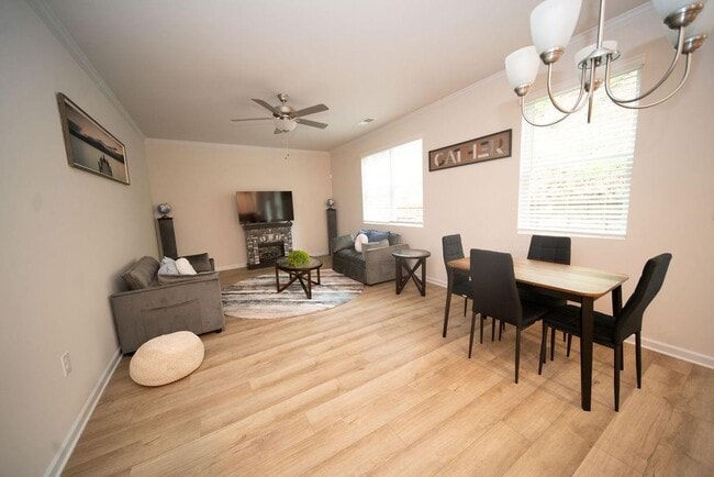 Photo - 585 River Gdns Dr