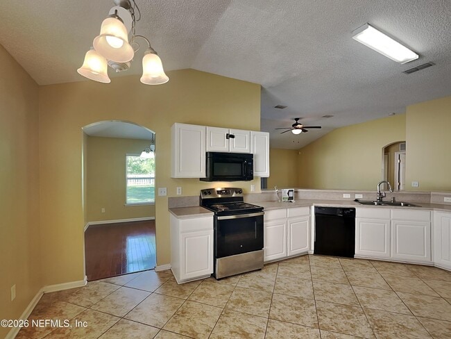 Photo - 801 MacKenzie Cir