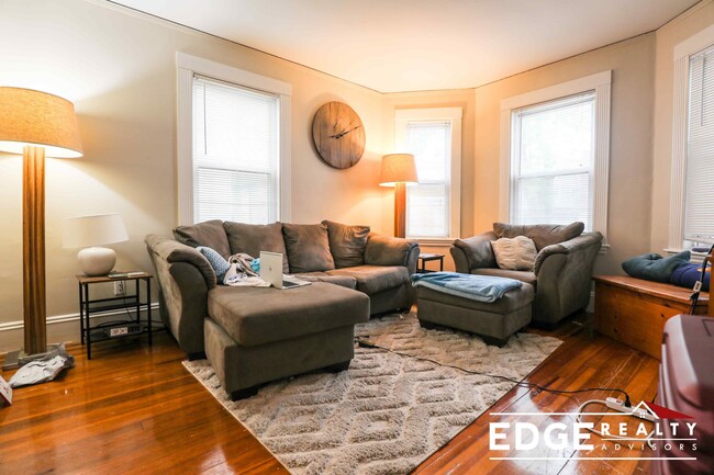 Photo - 39 Montfern Ave Condo Unit 1