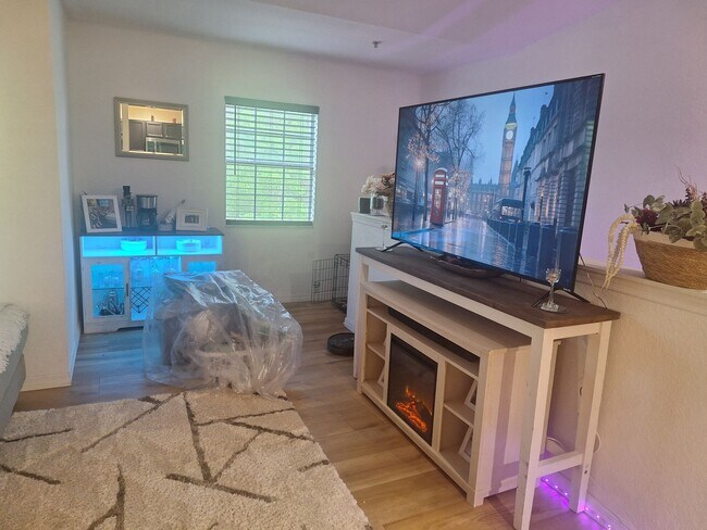 Photo - READY SET GO HOME!  TO THIS 3 BEDROOM 2 BATH CONDO! CALL LINDA PATTI 386.837.2882