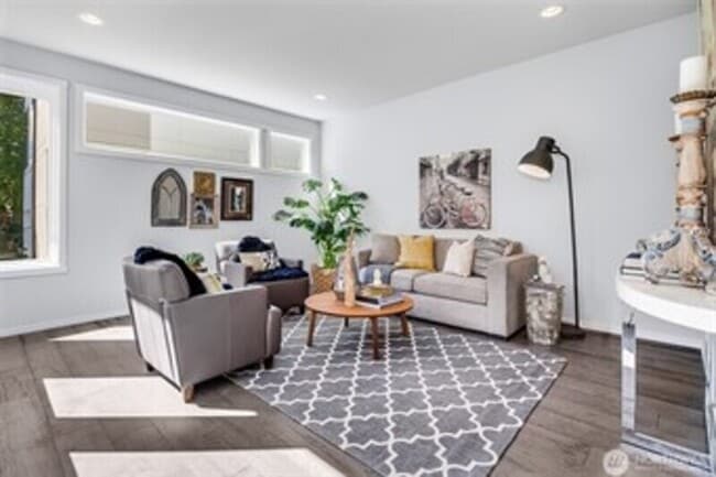 Photo - 732 26th Ave S