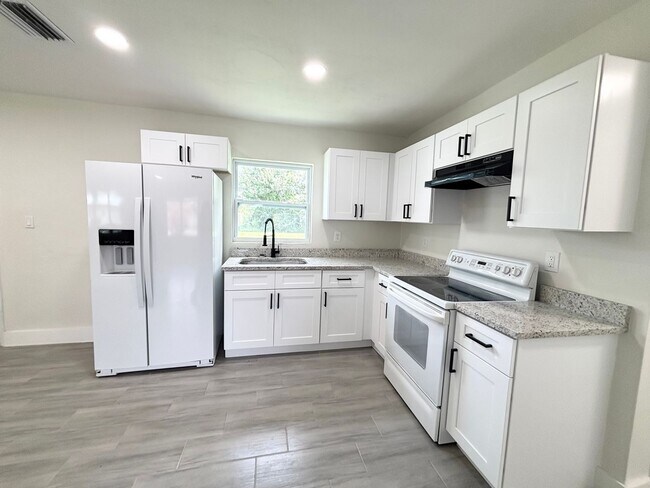 Building Photo - 579/581 WOOD AVE Unit 581 WOOD AVE Rental
