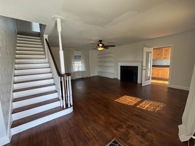 Photo - 2220 W Broadway Ave