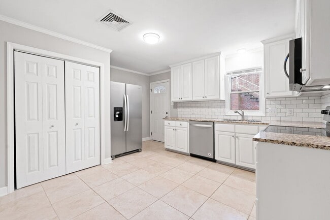 Photo - Renovated 2 bed/1 bath duplex minutes from downtown!