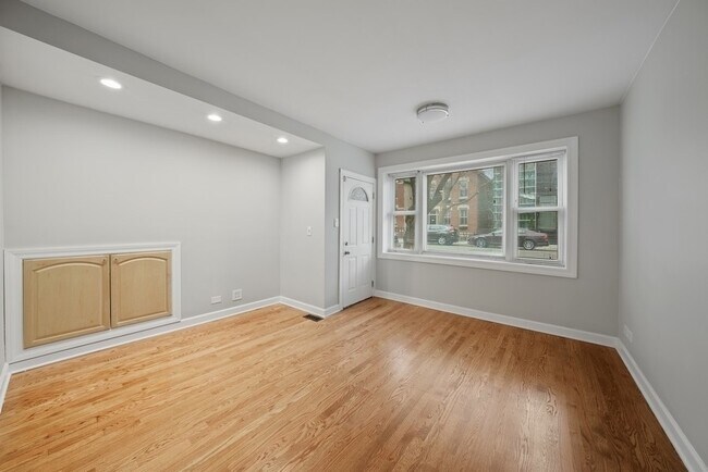 Photo - 1548 N Honore St Unit 1F