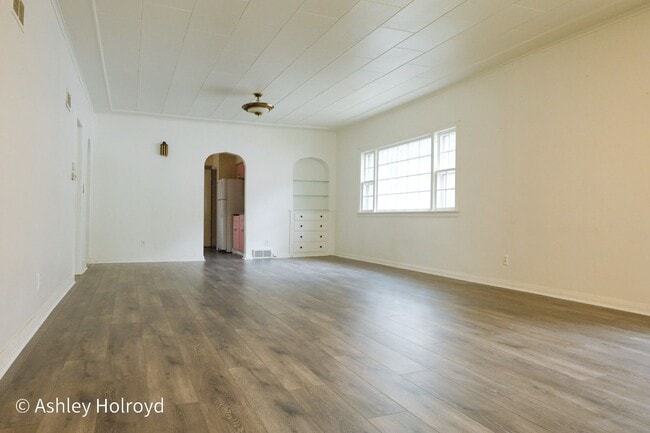 Photo - 212 W 8th St