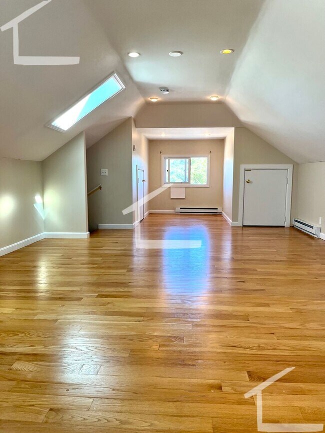 Photo - Newly renovated 3 bedroom with a bonus room