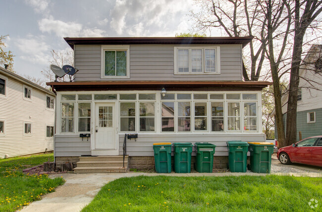 Building Photo - 310 Dewey St Rental