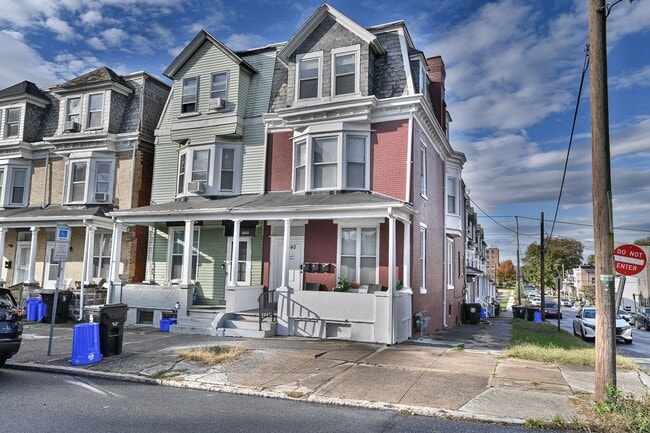 Building Photo - 1540 N 5th St Unit Apt C