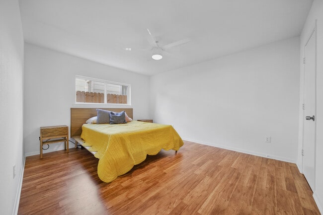 Photo - 1408 Hughes St