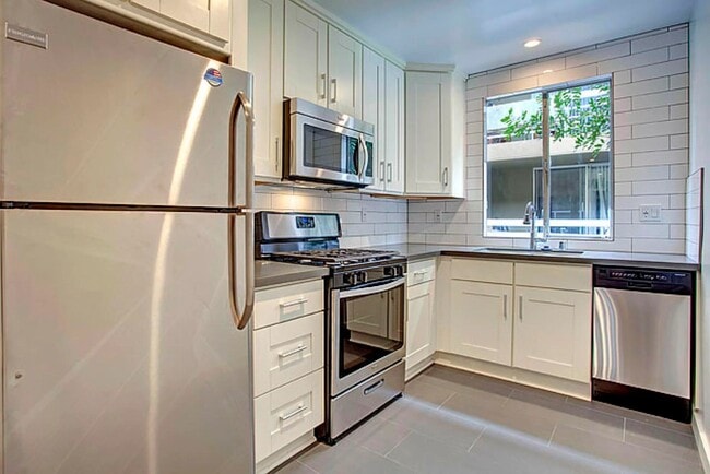 Building Photo - 1623 N Formosa Ave Rental