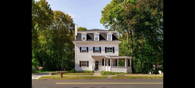 Building Photo - 106 Elm St Unit 106 Elm First Fooor