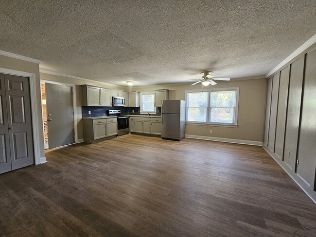 Photo - 718 E Maple Ave