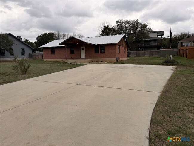 Photo - 1616 Lonesome