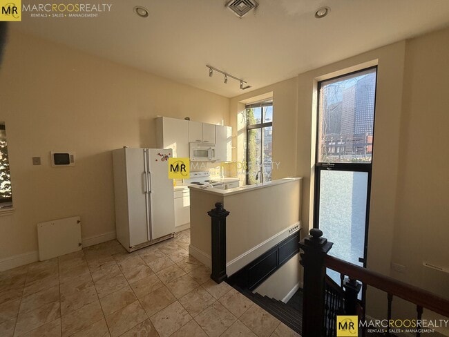 Building Photo - 151 Richmond St Unit 1 Rental