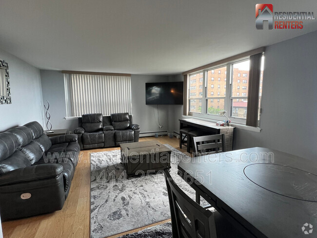 Building Photo - 1707 N Prospect Ave Unit 5E Rental