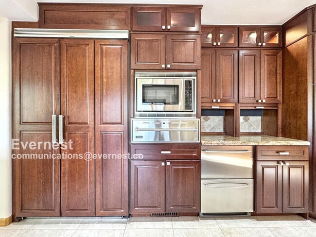 Photo - 990 Utica Cir