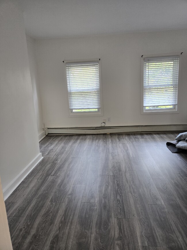 Living Room - 161 16th Ave Unit 2
