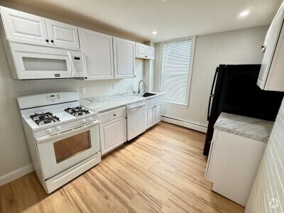 Building Photo - 12 Linden St Rental