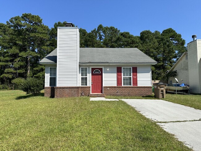 Nice Freshly Painted 2 Bedroom Home in Hun... - Nice Freshly Painted 2 Bedroom Home in Hun...