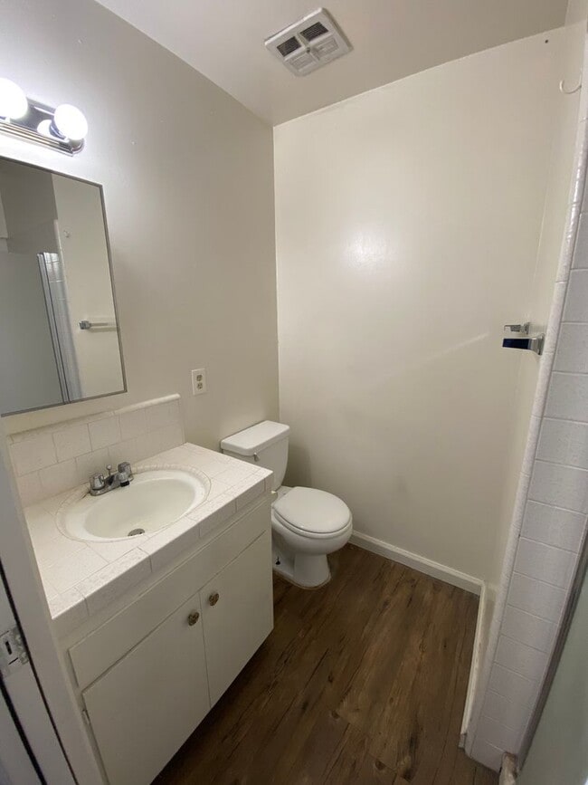Photo - 2530 S Hall St