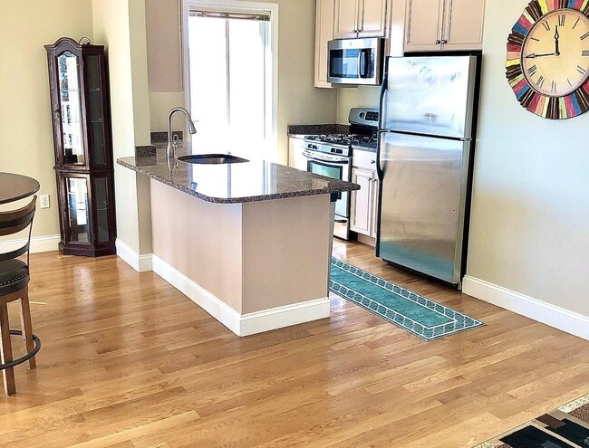 Photo - 1522 VFW Pky Unidad 504