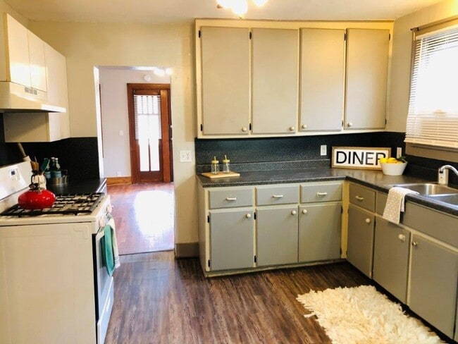 Photo - 2 bedrooms with sunroom, 1 bath , spacious...