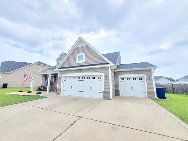 Photo - Gorgeous Home In Turnberry Subdivision