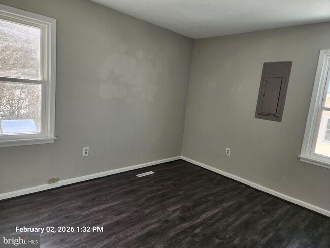 Photo - 1329 Robinhood Ln