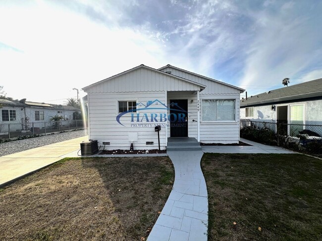 Building Photo - 2449 Seabright Ave