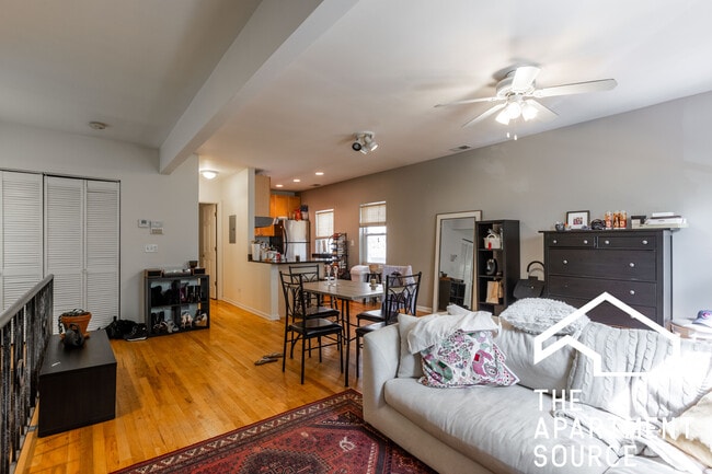 Photo - 906 N Wood St Apartment Unit 3