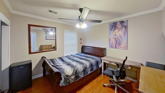 Photo - 728 Saybrook Cir NW