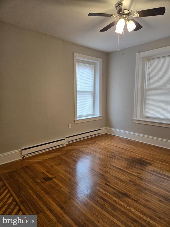 Photo - 102 W Broad St