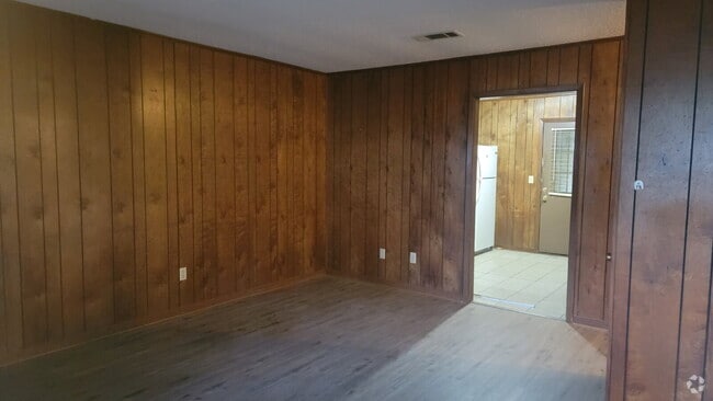 Building Photo - Fantastic Location! Unit B Rental