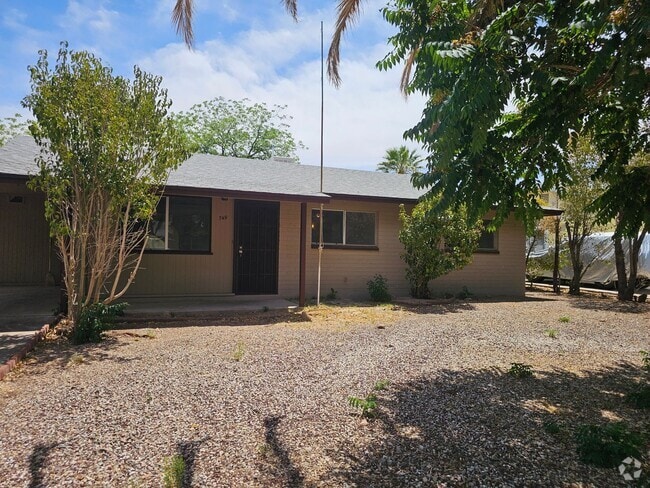 Building Photo - Room to roam on the west end! Rental