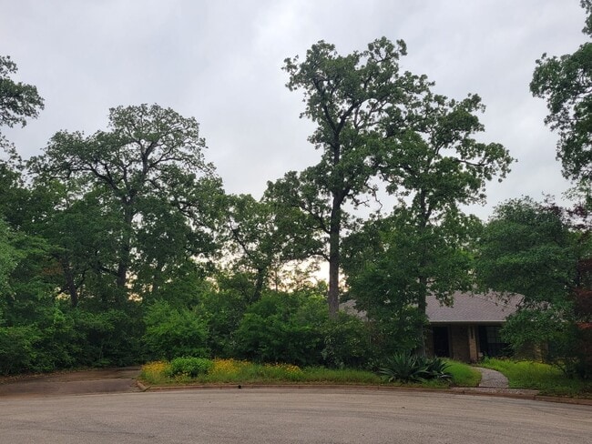 Building Photo - 2707 Teakwood Ct