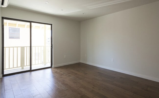 Photo - Dee Jay Student Housing