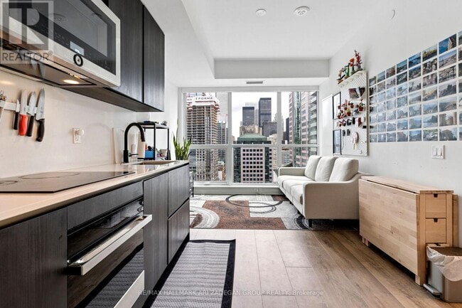 Photo - 327 King St W Unit 1908